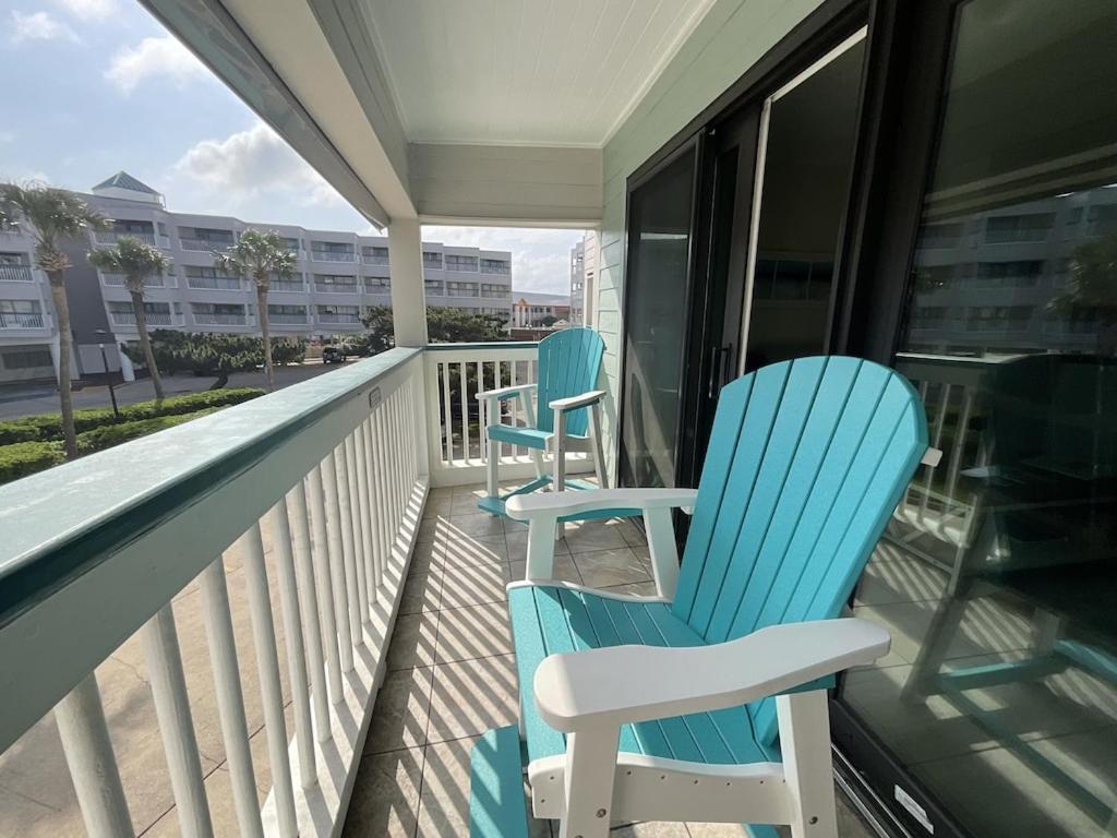 Sun Splashed Condo! Steps To Beach And 2 Pools Galveston Island Exterior foto