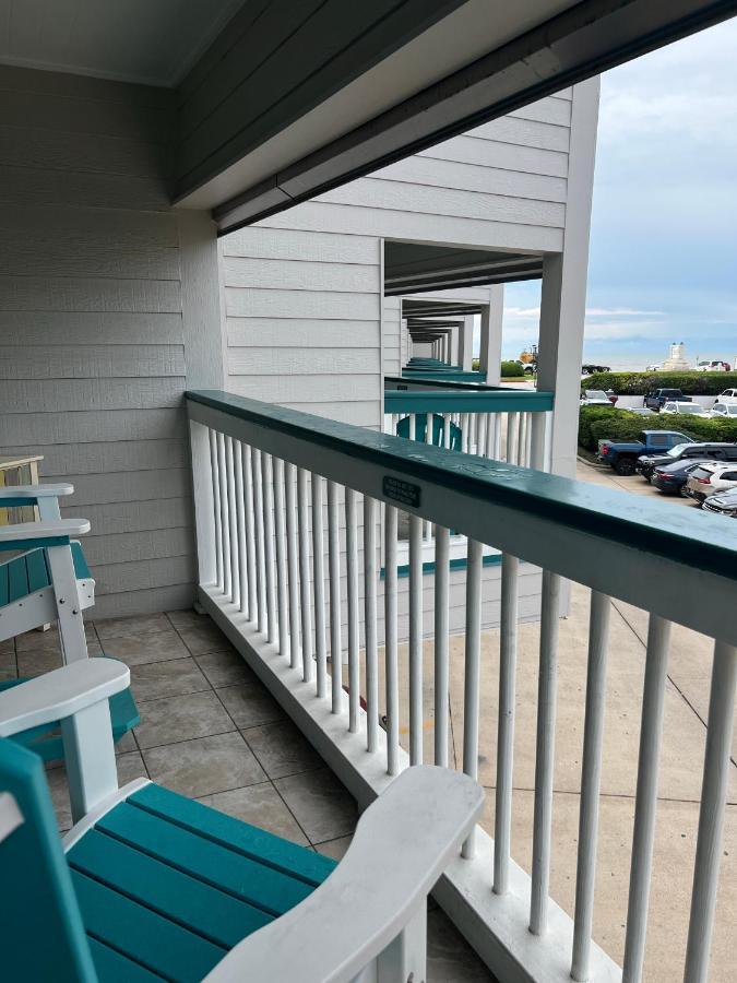 Sun Splashed Condo! Steps To Beach And 2 Pools Galveston Island Exterior foto