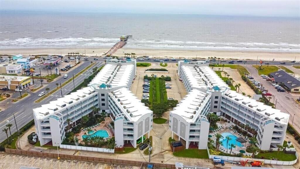 Sun Splashed Condo! Steps To Beach And 2 Pools Galveston Island Exterior foto