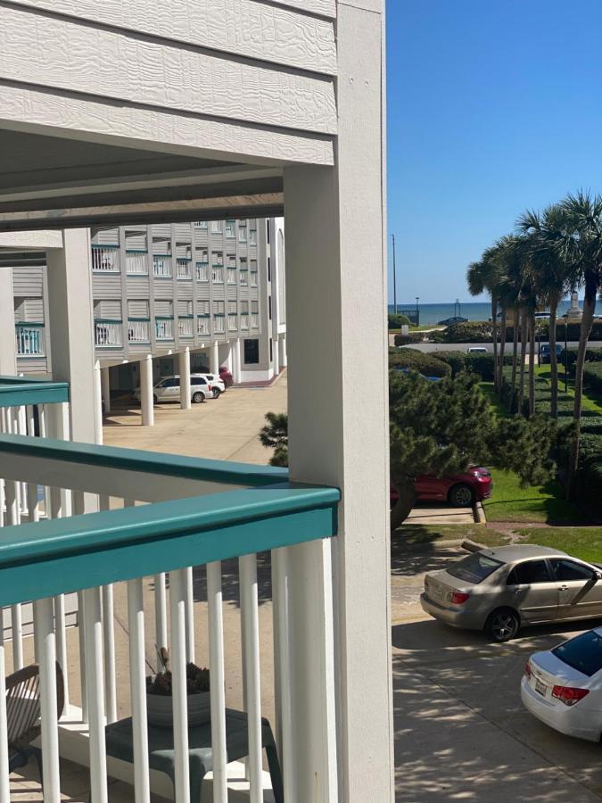 Sun Splashed Condo! Steps To Beach And 2 Pools Galveston Island Exterior foto